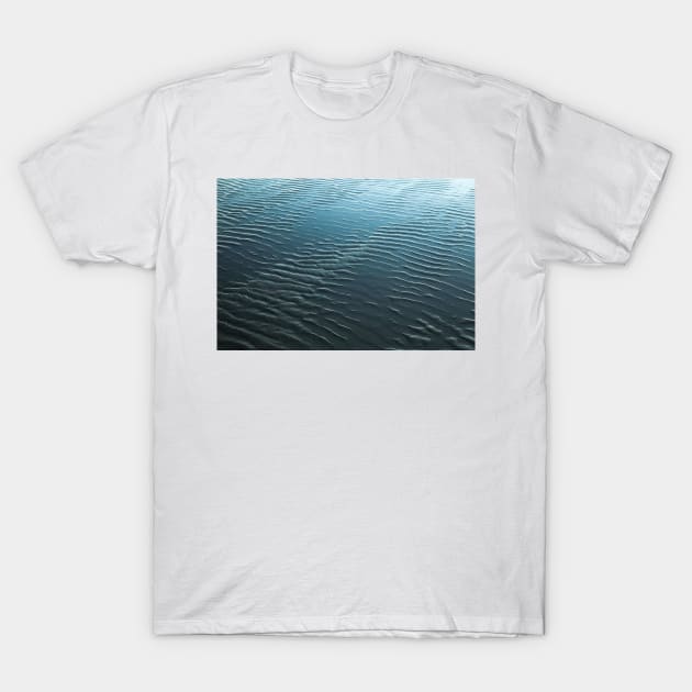 Rippling Beauty © T-Shirt by PrinceJohn